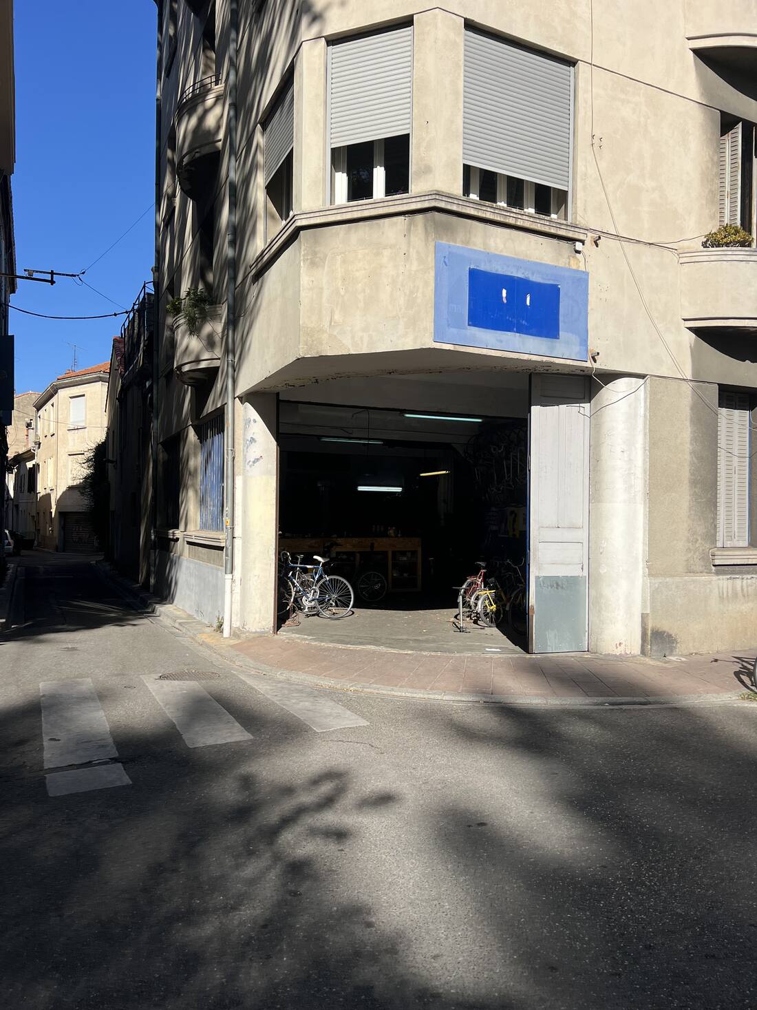 The Vélo-Cité workshop at 44 rue Guillaume Puy, Avignon