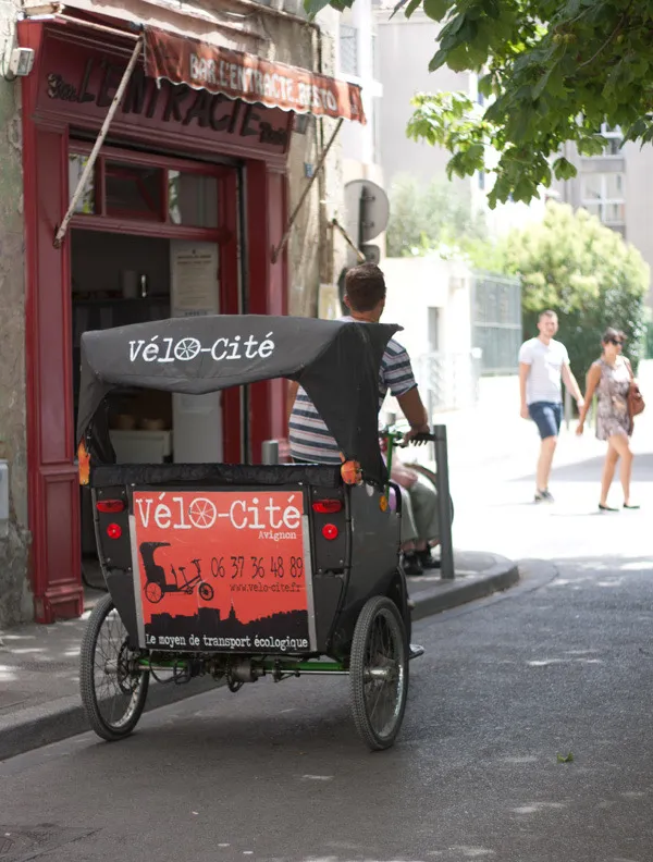Vélo-Cité bike taxi in service in Avignon